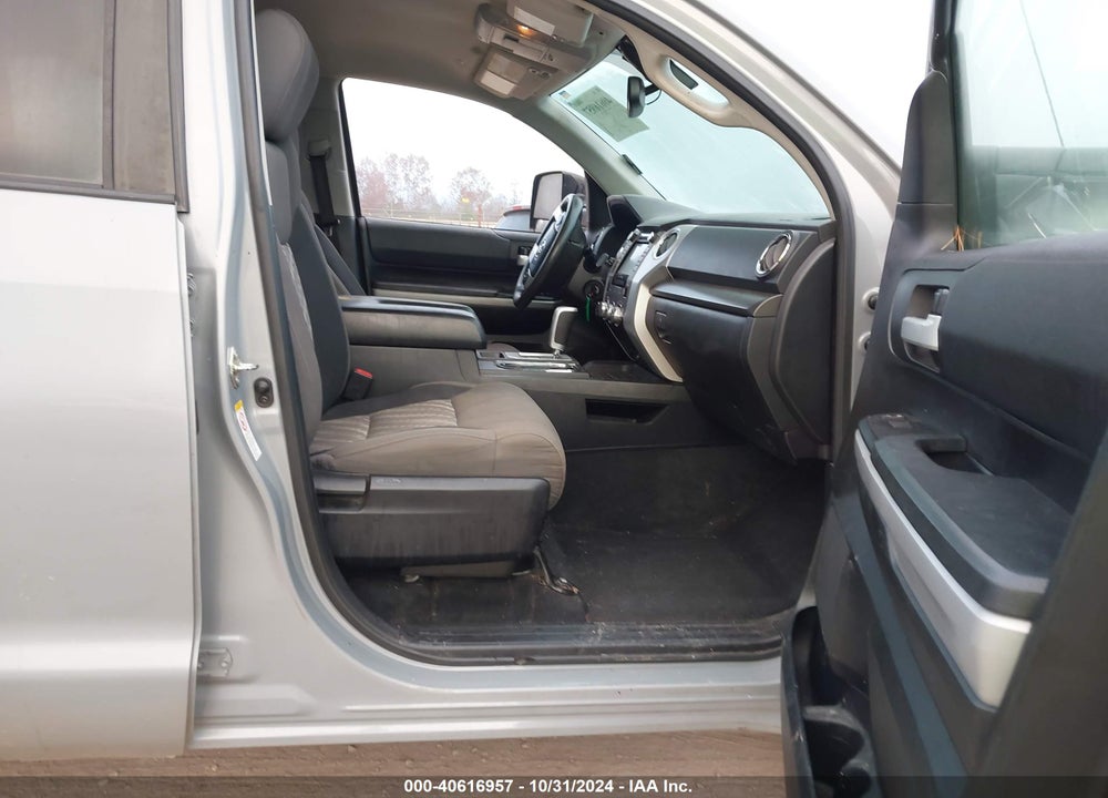 2019 TOYOTA TUNDRA SR5 5.7L V8 VIN: 5TFDW5F17KX856760