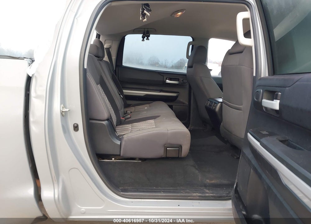 2019 TOYOTA TUNDRA SR5 5.7L V8 VIN: 5TFDW5F17KX856760