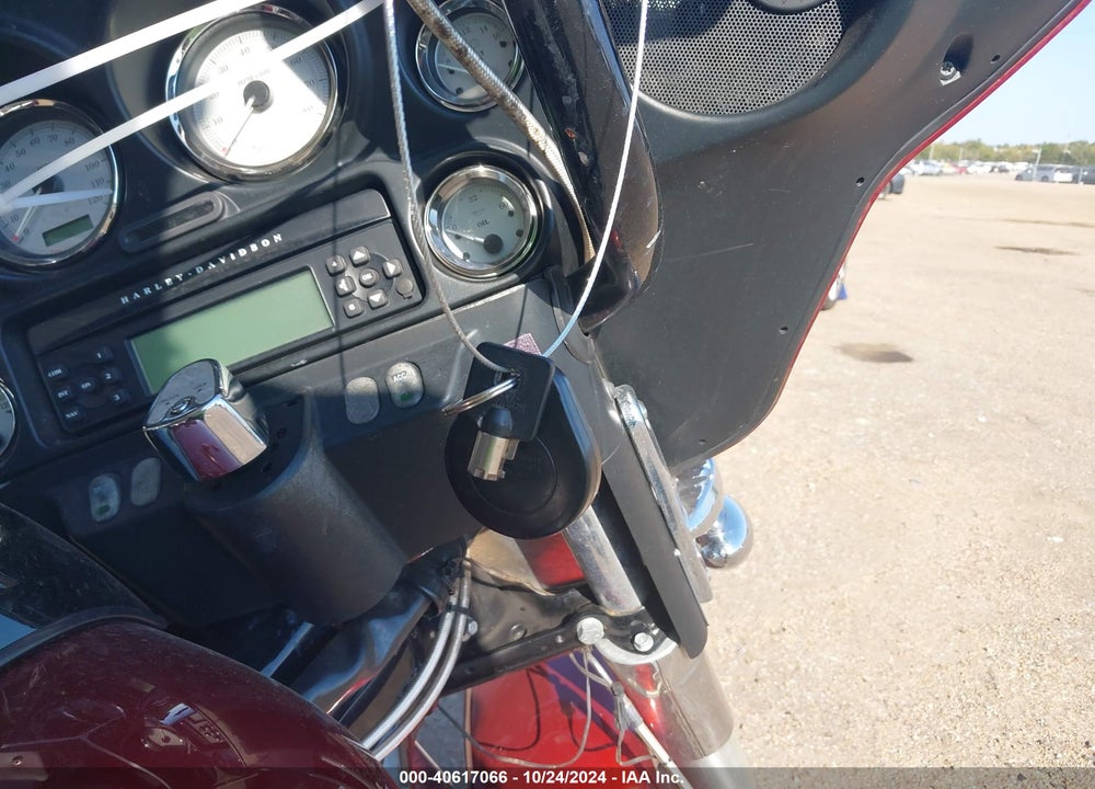 2010 HARLEY-DAVIDSON FLHX VIN: 1HD1KB419AB654447