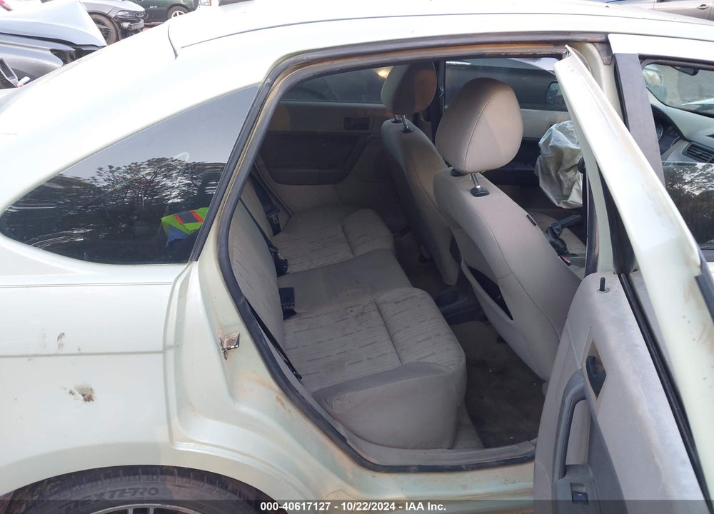 2010 FORD FOCUS SE VIN: 1FAHP3FN4AW212388