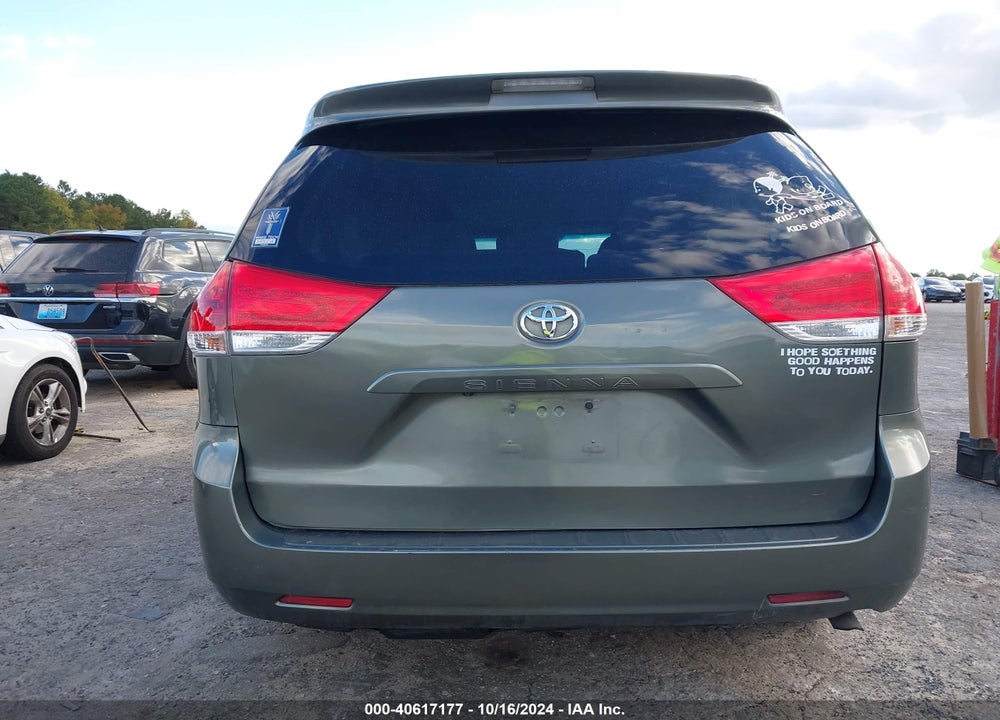 2014 TOYOTA SIENNA LE V6 8 PASSENGER VIN: 5TDKK3DC1ES409167
