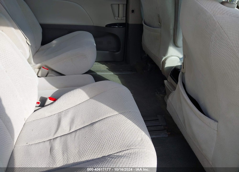 2014 TOYOTA SIENNA LE V6 8 PASSENGER VIN: 5TDKK3DC1ES409167