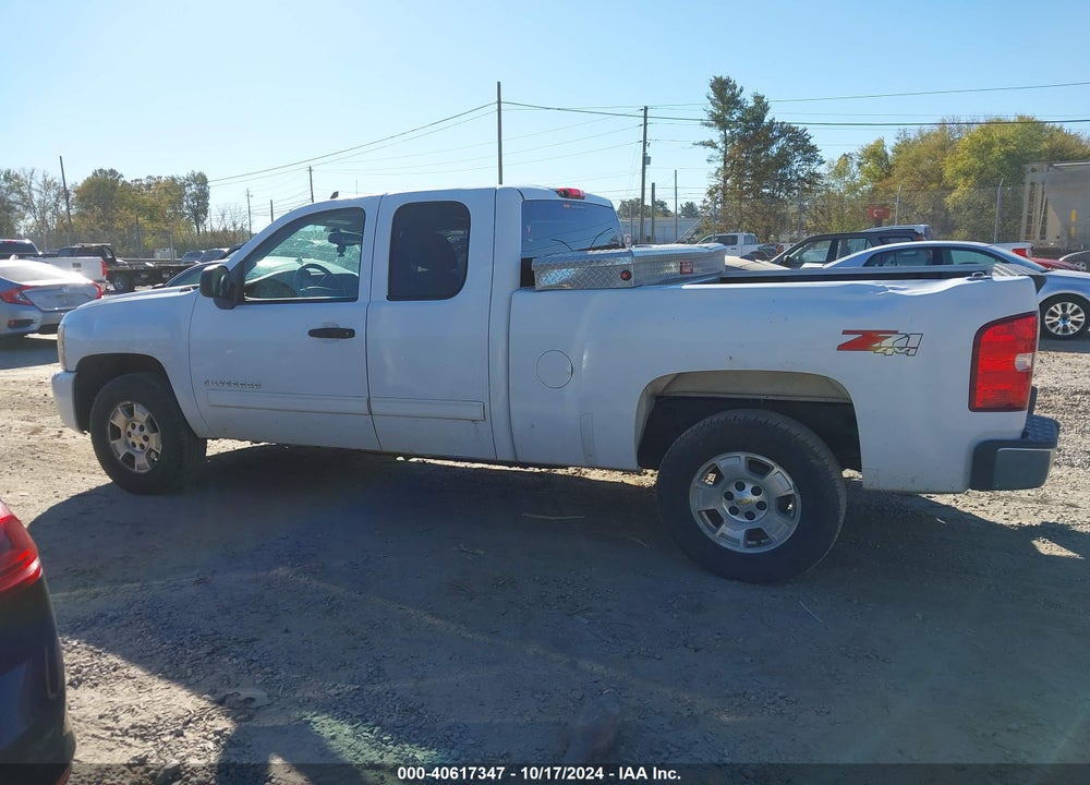 2011 CHEVROLET SILVERADO 1500 LT VIN: 1GCRKSE32BZ103760