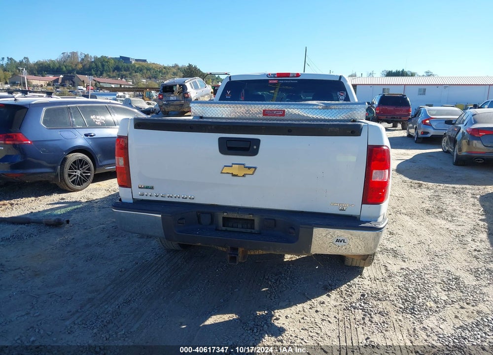 2011 CHEVROLET SILVERADO 1500 LT VIN: 1GCRKSE32BZ103760