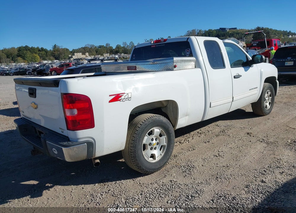 2011 CHEVROLET SILVERADO 1500 LT VIN: 1GCRKSE32BZ103760