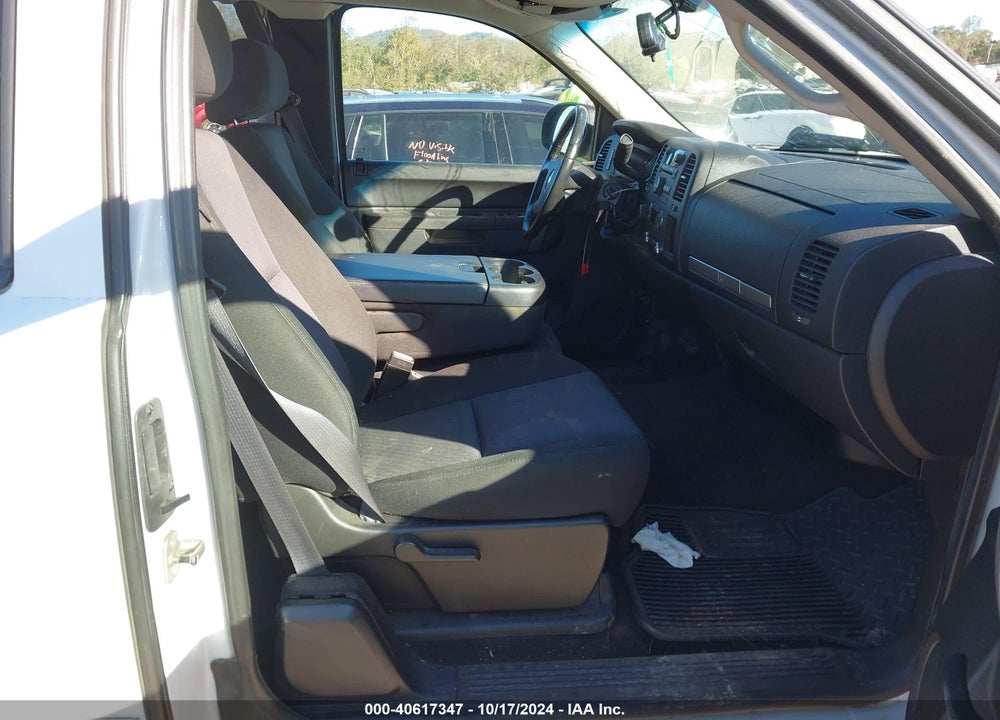 2011 CHEVROLET SILVERADO 1500 LT VIN: 1GCRKSE32BZ103760