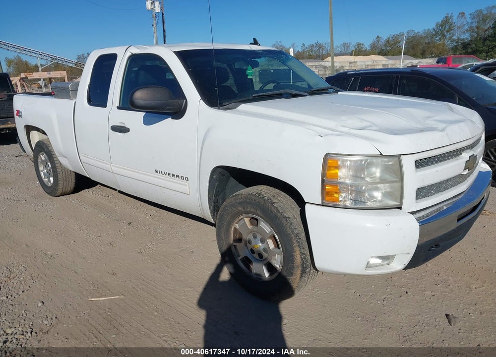 2011 CHEVROLET SILVERADO 1500 LT VIN: 1GCRKSE32BZ103760