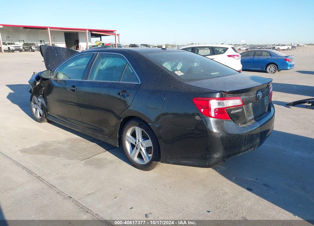 2014 TOYOTA CAMRY SE VIN: 4T1BF1FK2EU828665