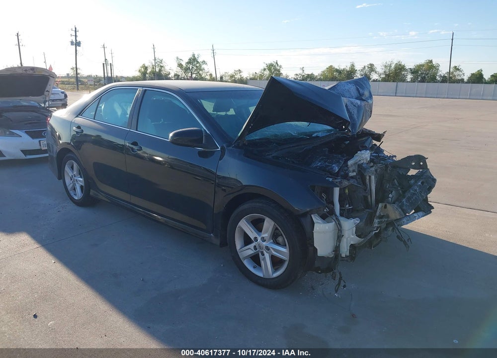 2014 TOYOTA CAMRY SE VIN: 4T1BF1FK2EU828665