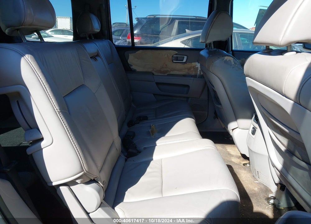 2011 HONDA PILOT EX-L VIN: 5FNYF4H77BB004464