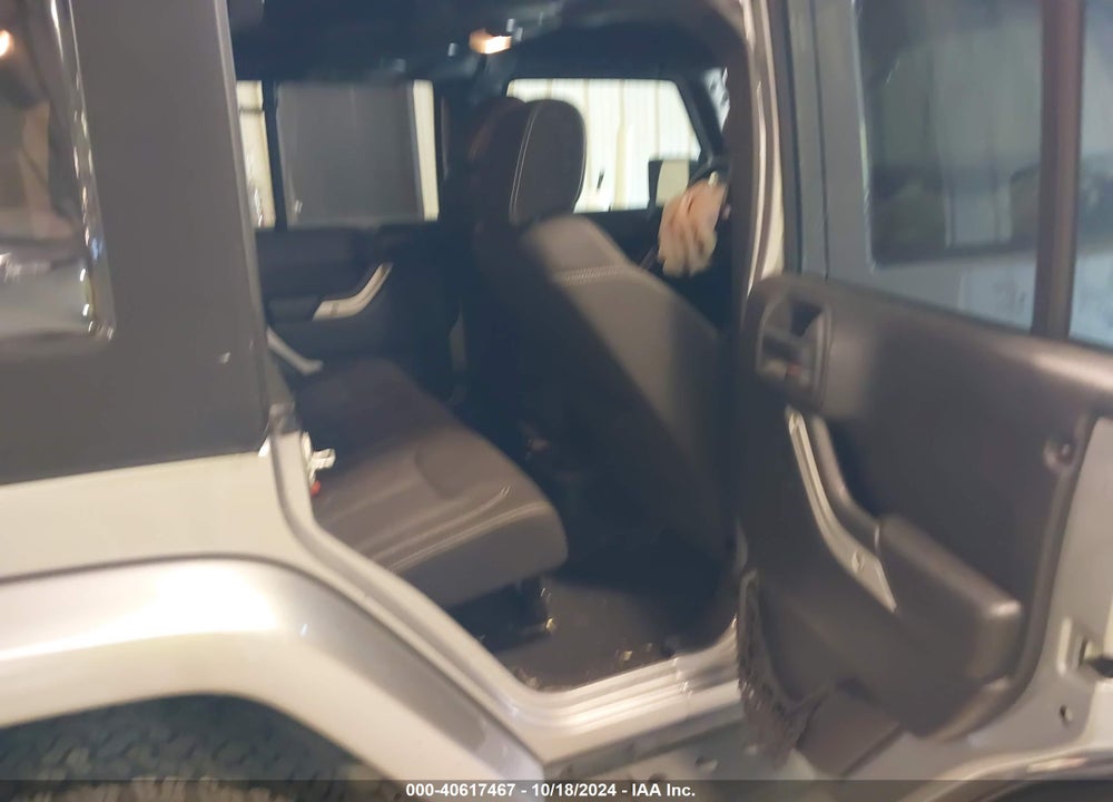 2014 JEEP WRANGLER UNLIMITED SAHARA VIN: 1C4BJWEG2EL196964