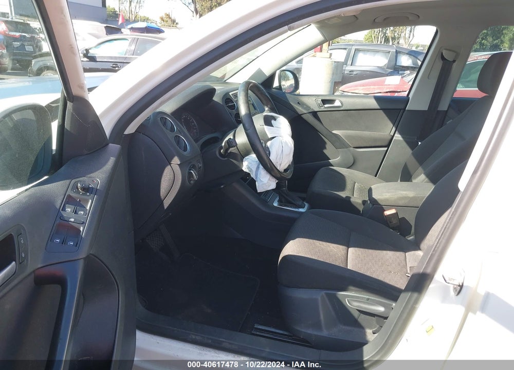 2013 VOLKSWAGEN TIGUAN S VIN: WVGAV3AX3DW562279