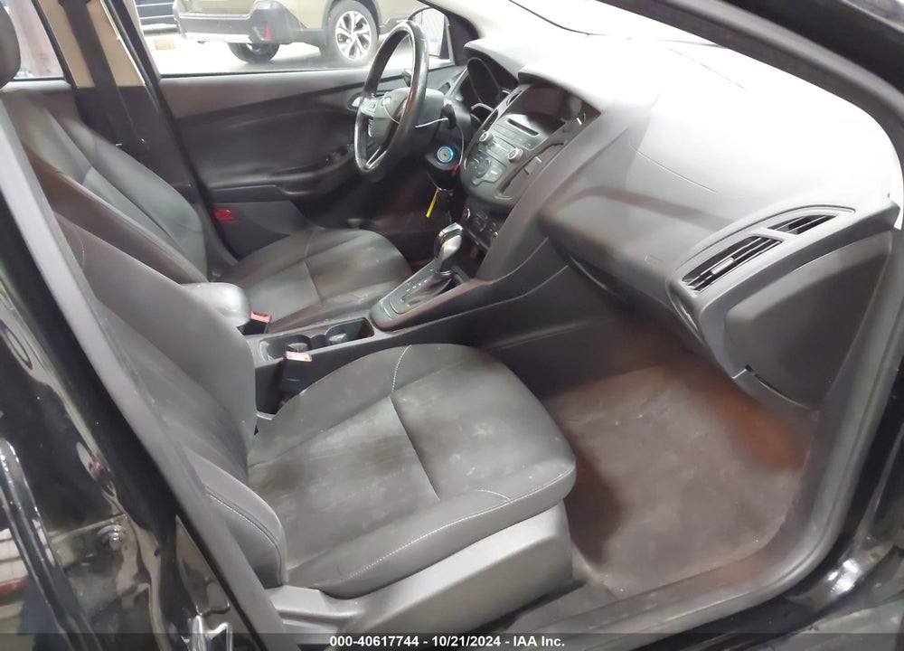 2016 FORD FOCUS SE VIN: 1FADP3F28GL230214