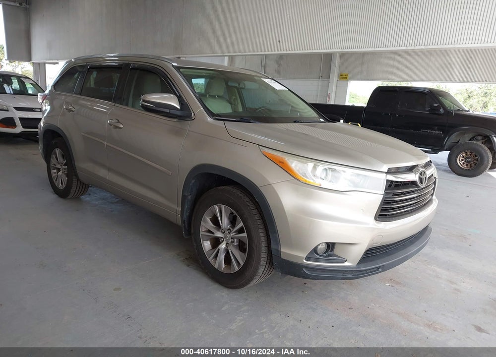2014 TOYOTA HIGHLANDER XLE V6 VIN: 5TDJKRFH3ES052582