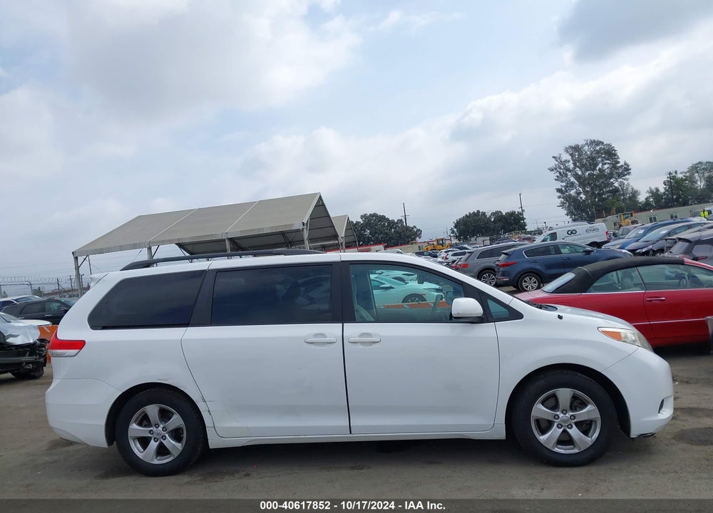 2014 TOYOTA SIENNA LE V6 8 PASSENGER VIN: 5TDKK3DC9ES478527