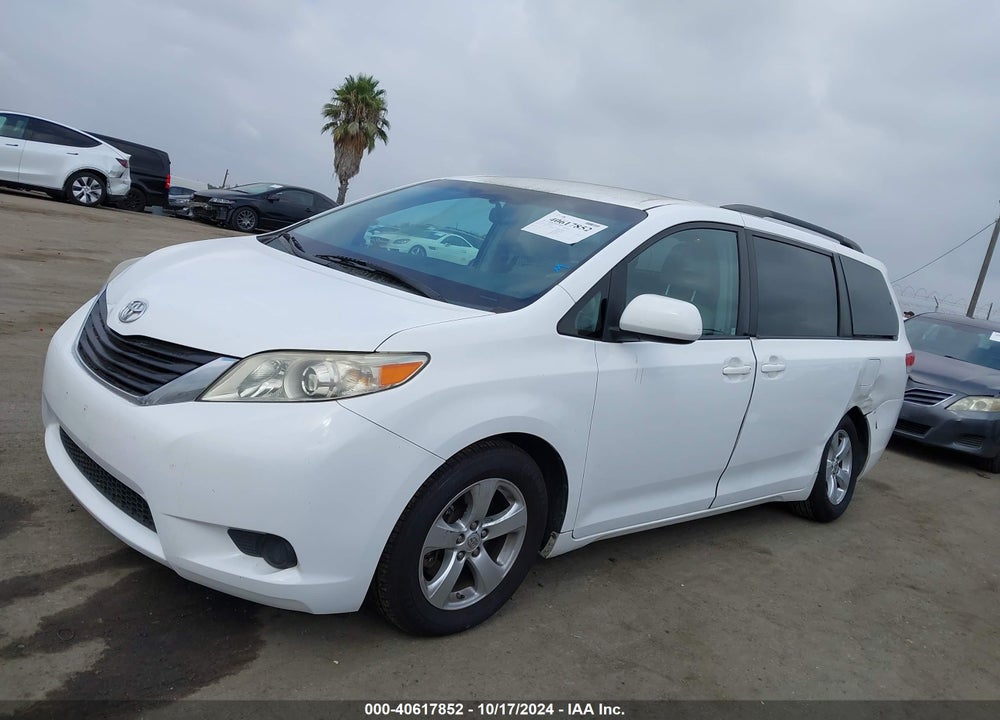 2014 TOYOTA SIENNA LE V6 8 PASSENGER VIN: 5TDKK3DC9ES478527