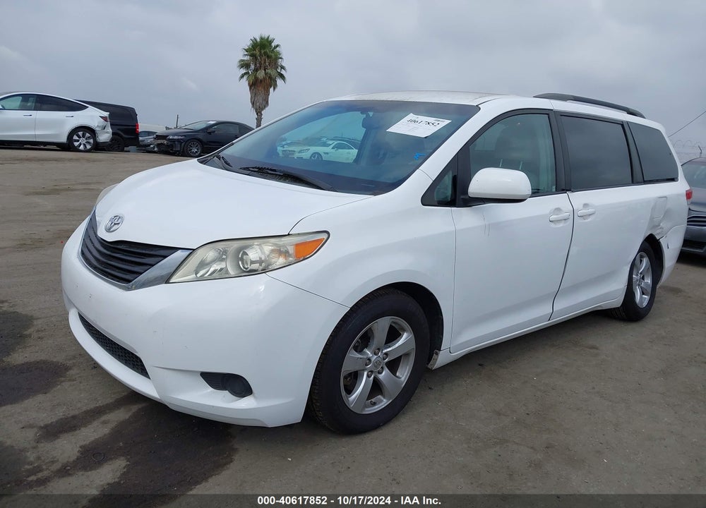 2014 TOYOTA SIENNA LE V6 8 PASSENGER VIN: 5TDKK3DC9ES478527