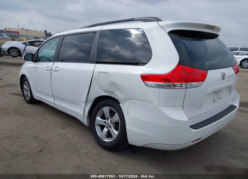 2014 TOYOTA SIENNA LE V6 8 PASSENGER VIN: 5TDKK3DC9ES478527