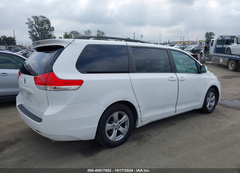 2014 TOYOTA SIENNA LE V6 8 PASSENGER VIN: 5TDKK3DC9ES478527