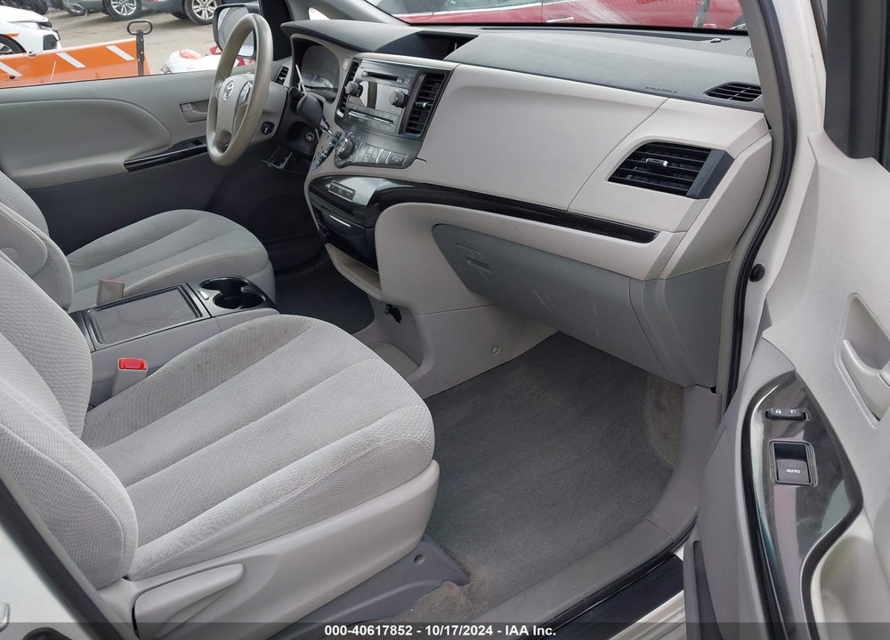 2014 TOYOTA SIENNA LE V6 8 PASSENGER VIN: 5TDKK3DC9ES478527