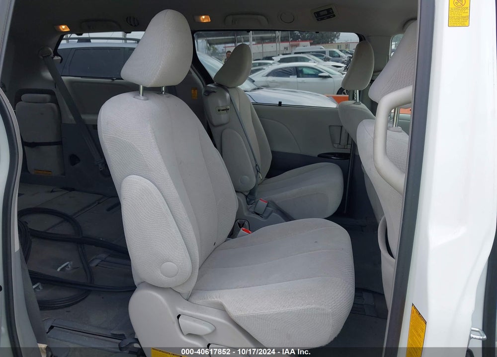 2014 TOYOTA SIENNA LE V6 8 PASSENGER VIN: 5TDKK3DC9ES478527