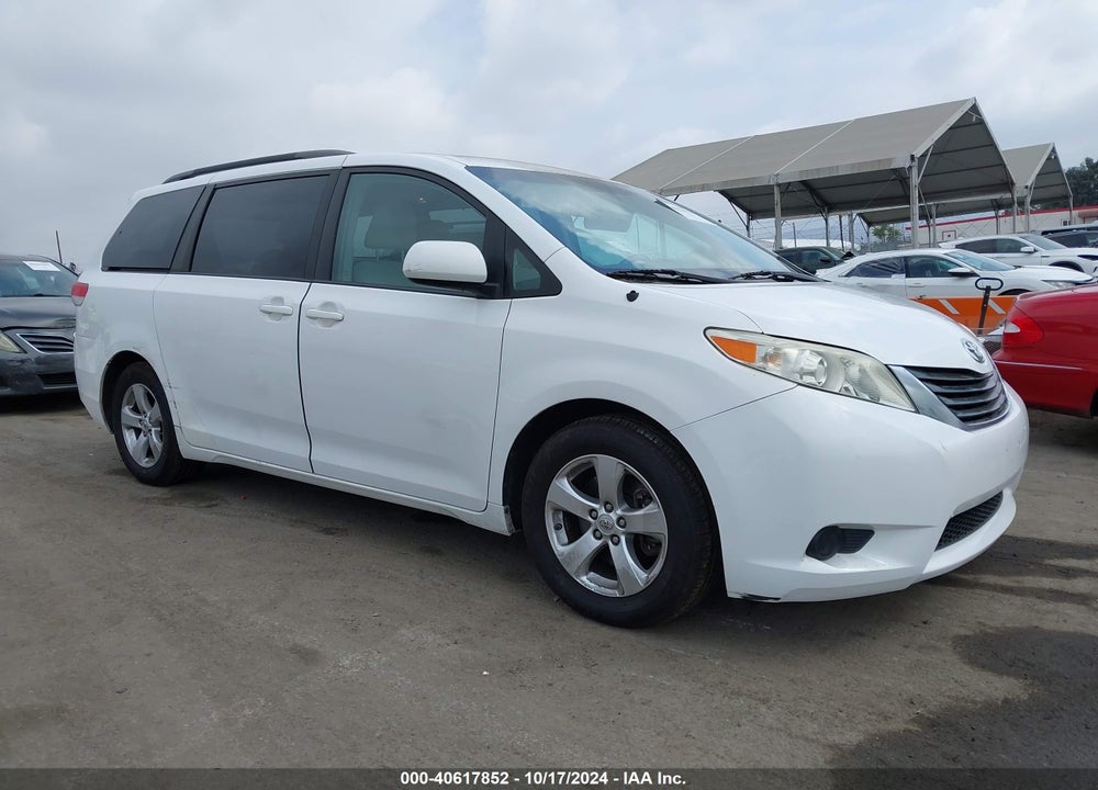 2014 TOYOTA SIENNA LE V6 8 PASSENGER VIN: 5TDKK3DC9ES478527