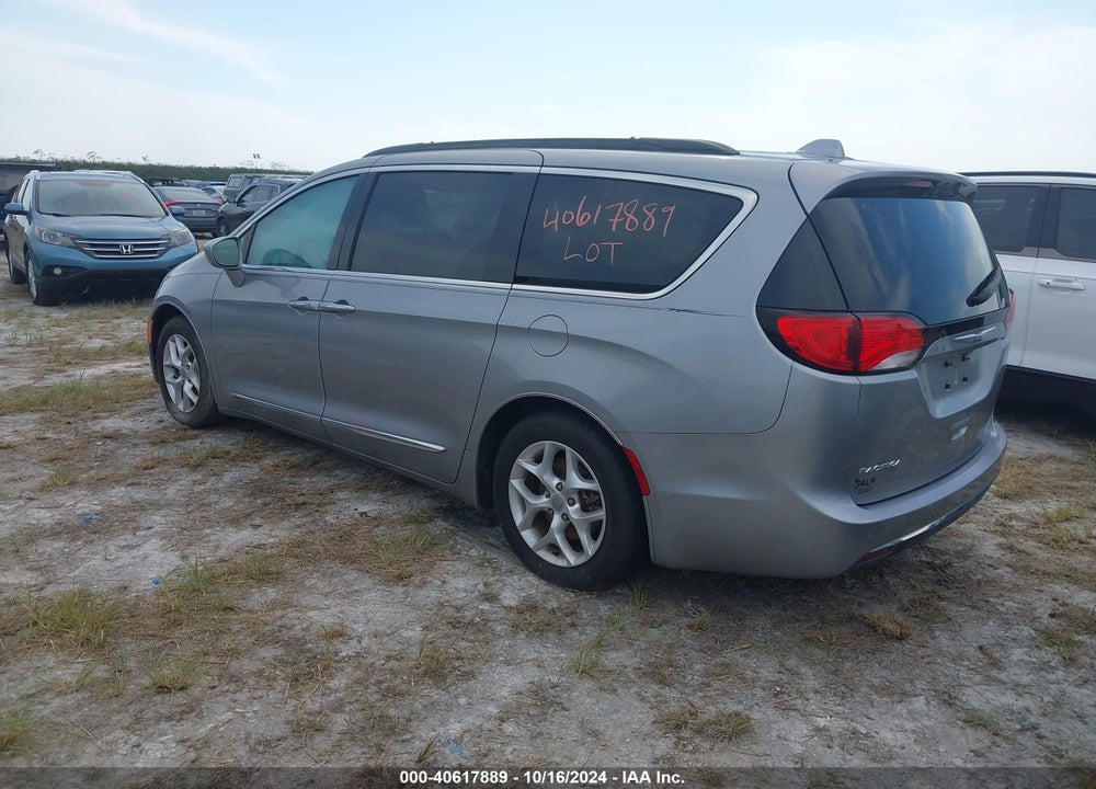 2017 CHRYSLER PACIFICA TOURING L VIN: 2C4RC1BG5HR511042