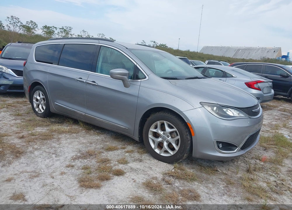 2017 CHRYSLER PACIFICA TOURING L VIN: 2C4RC1BG5HR511042