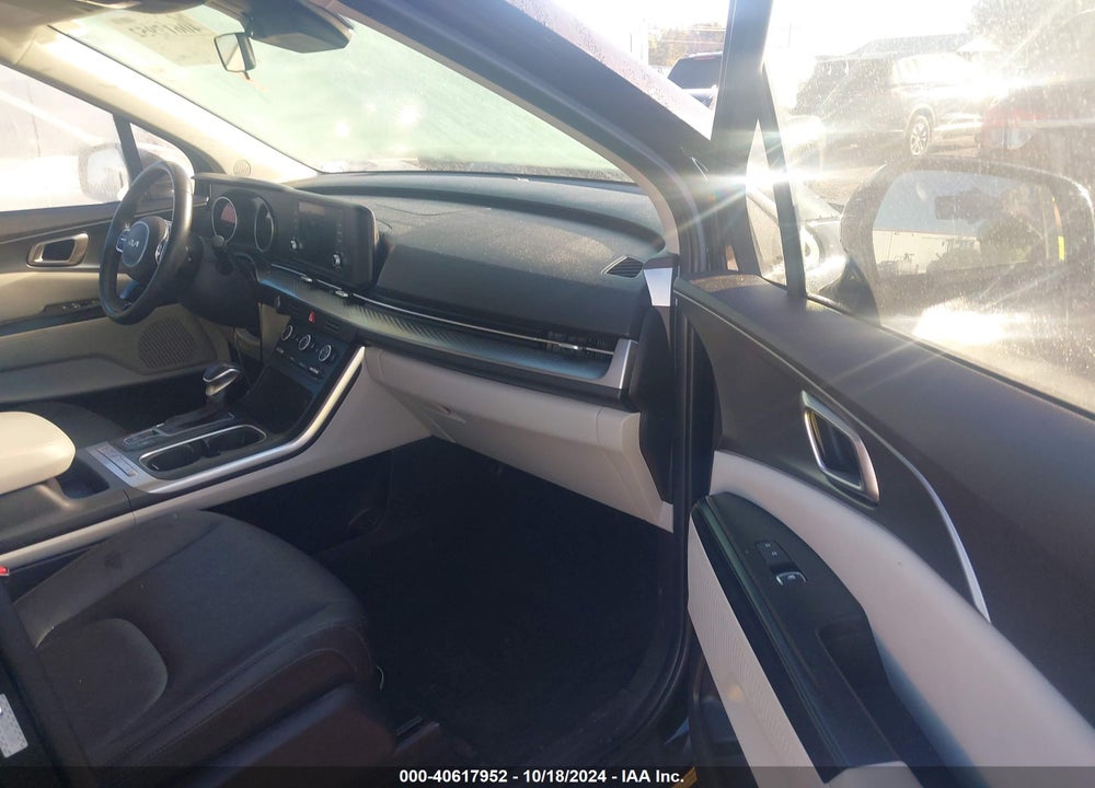 2022 KIA CARNIVAL MPV LX SEAT PACKAGE VIN: KNDNB4H32N6103091