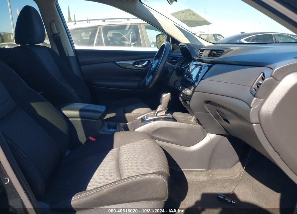 2017 NISSAN ROGUE SV VIN: KNMAT2MT6HP526633