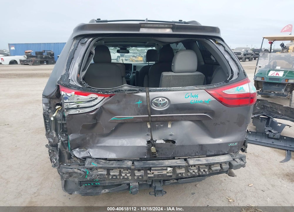 2019 TOYOTA SIENNA XLE 8 PASSENGER VIN: 5TDYZ3DC1KS984208