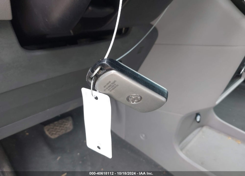 2019 TOYOTA SIENNA XLE 8 PASSENGER VIN: 5TDYZ3DC1KS984208