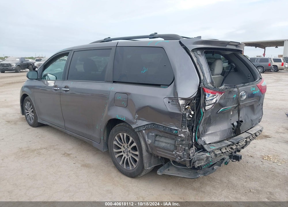 2019 TOYOTA SIENNA XLE 8 PASSENGER VIN: 5TDYZ3DC1KS984208