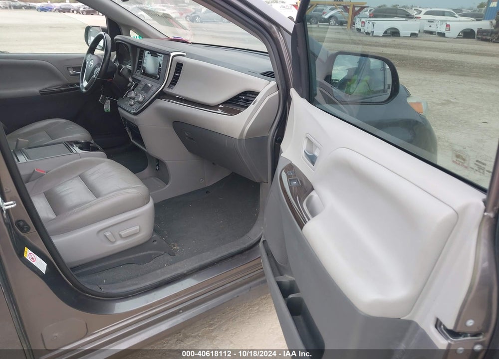 2019 TOYOTA SIENNA XLE 8 PASSENGER VIN: 5TDYZ3DC1KS984208
