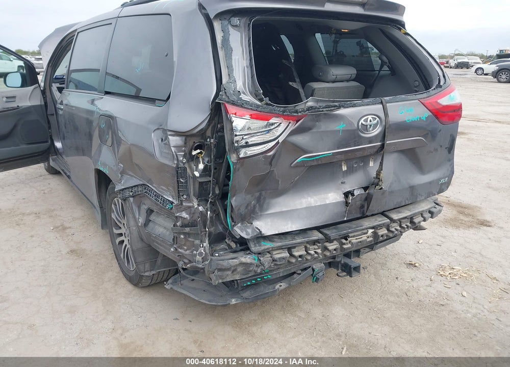 2019 TOYOTA SIENNA XLE 8 PASSENGER VIN: 5TDYZ3DC1KS984208