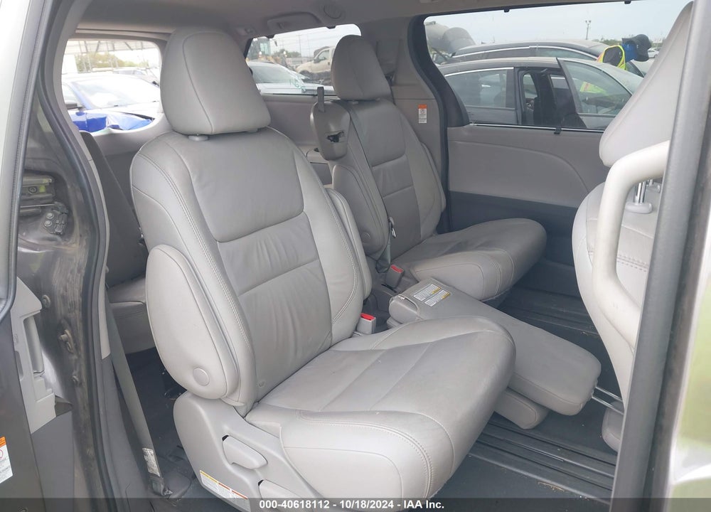 2019 TOYOTA SIENNA XLE 8 PASSENGER VIN: 5TDYZ3DC1KS984208