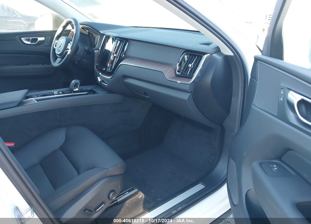 2024 VOLVO XC60 B5 PLUS DARK THEME VIN: YV4L12RL7R1829008