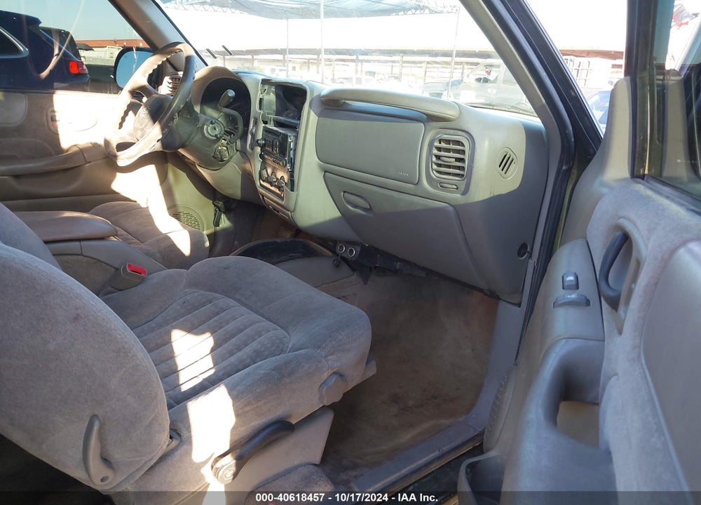 2001 CHEVROLET BLAZER LS VIN: 1GNCS18W81K111902