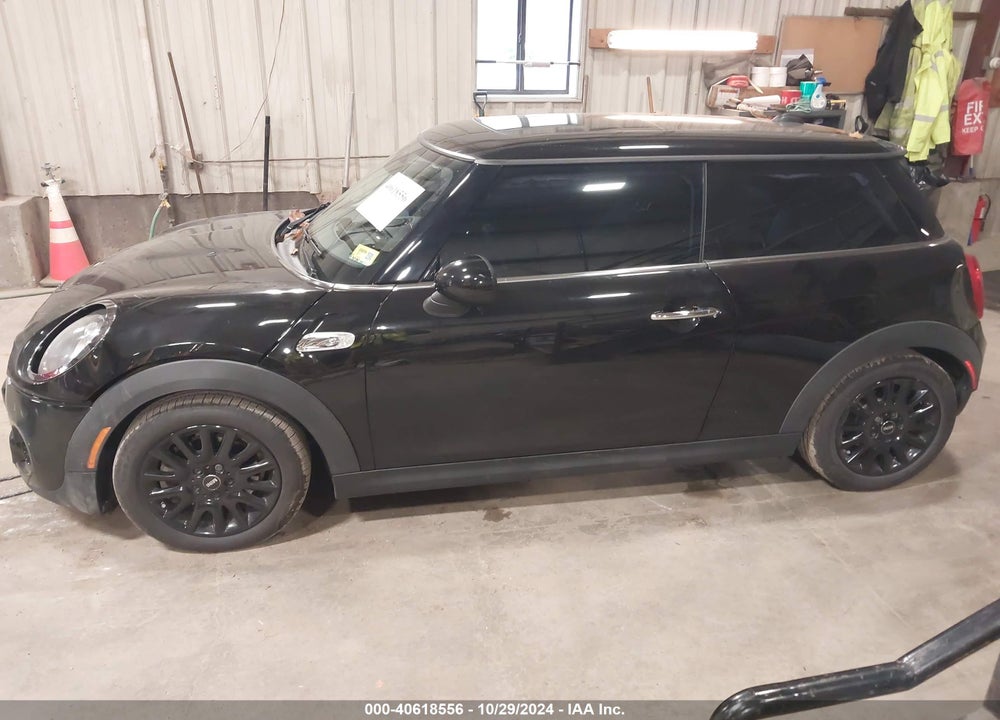 2016 MINI HARDTOP COOPER S VIN: WMWXP7C56G3B33171
