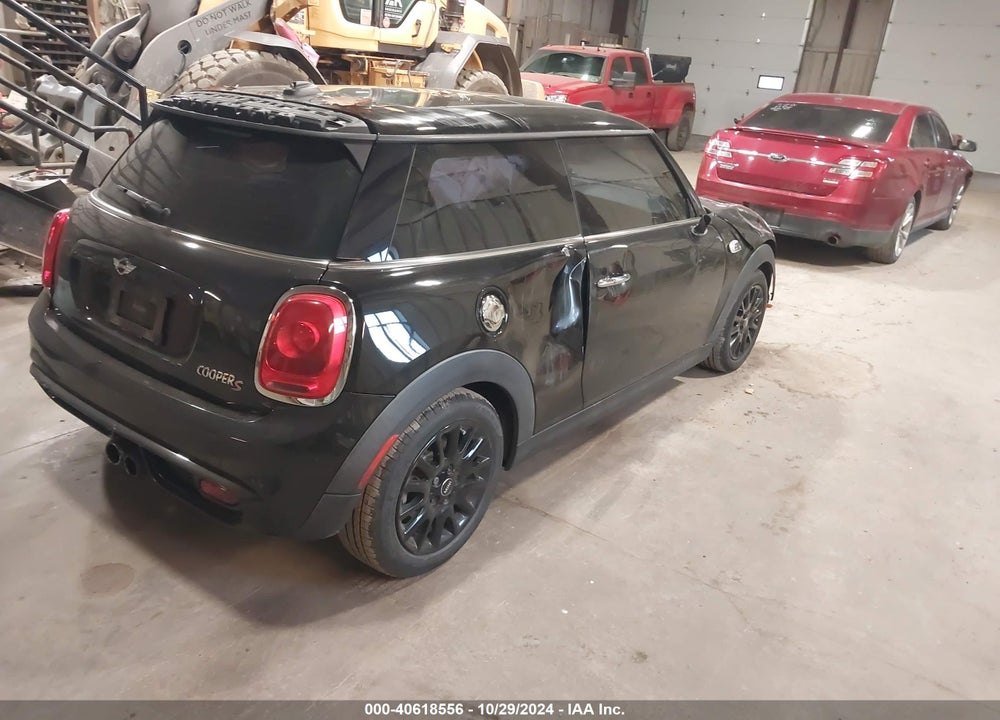 2016 MINI HARDTOP COOPER S VIN: WMWXP7C56G3B33171