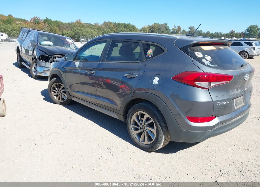 2017 HYUNDAI TUCSON SE VIN: KM8J33A40HU474030