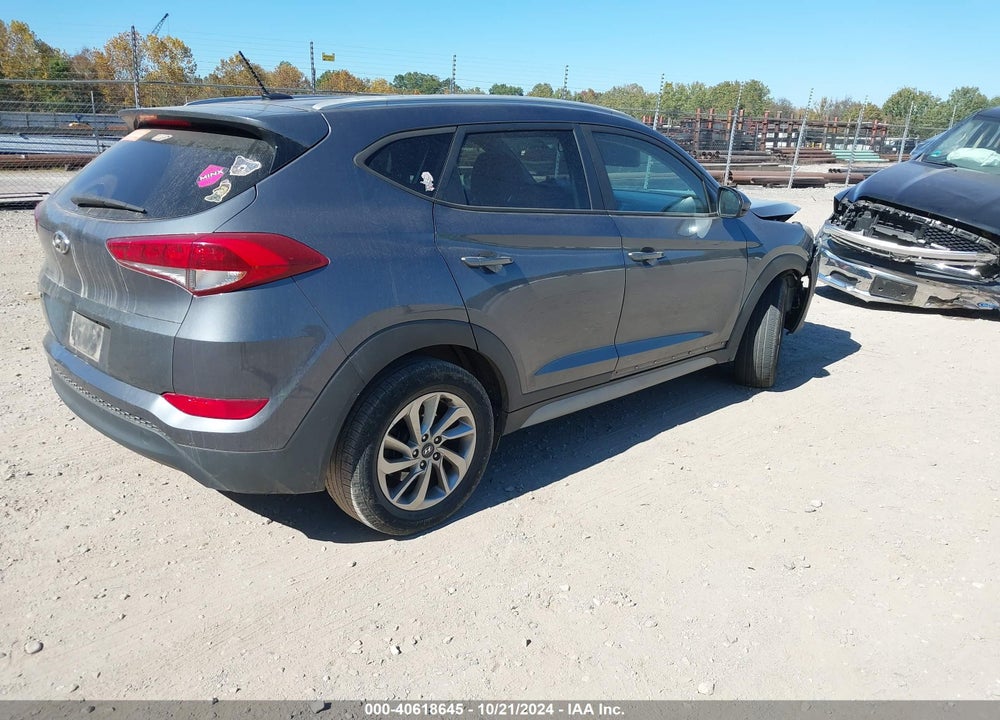 2017 HYUNDAI TUCSON SE VIN: KM8J33A40HU474030