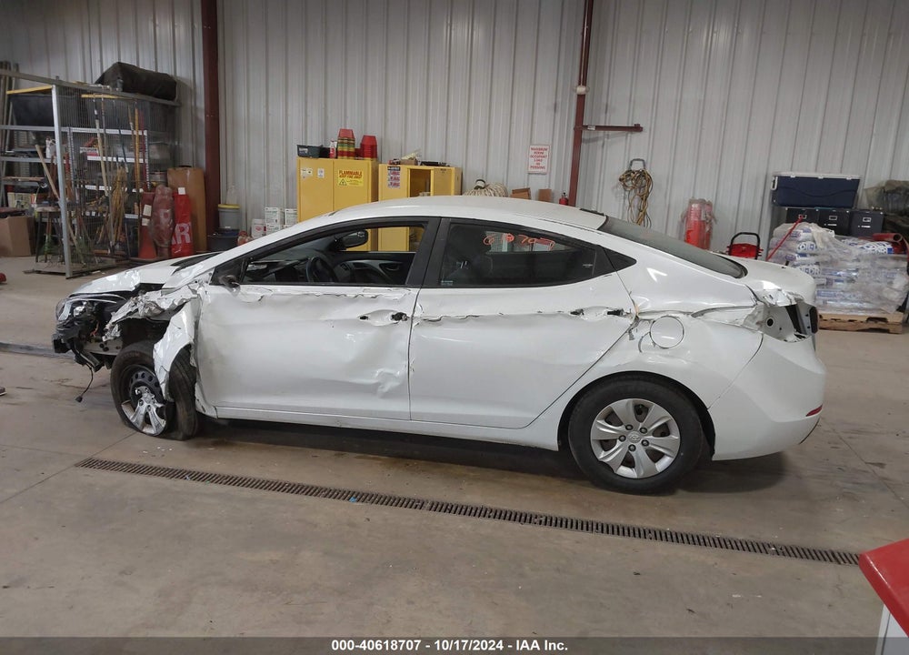 2016 HYUNDAI ELANTRA SE VIN: 5NPDH4AE2GH727472