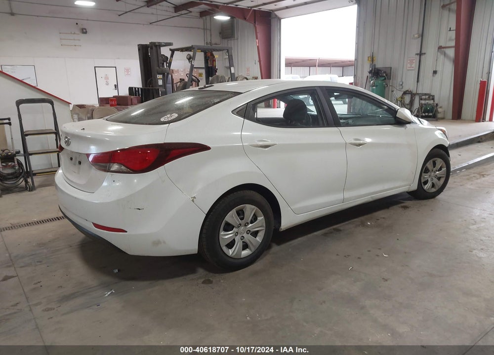 2016 HYUNDAI ELANTRA SE VIN: 5NPDH4AE2GH727472