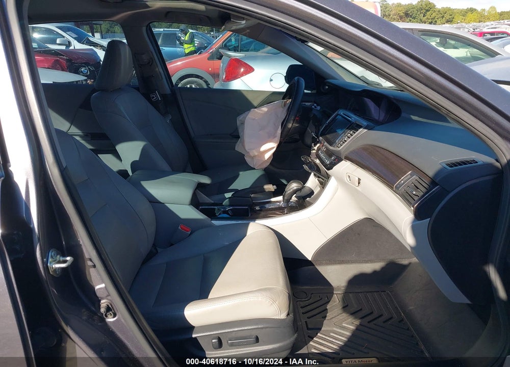 2017 HONDA ACCORD EX-L V6 VIN: 1HGCR3F8XHA023486