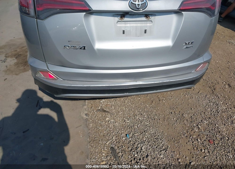 2018 TOYOTA RAV4 ADVENTURE/XLE VIN: JTMRFREV9JJ202023