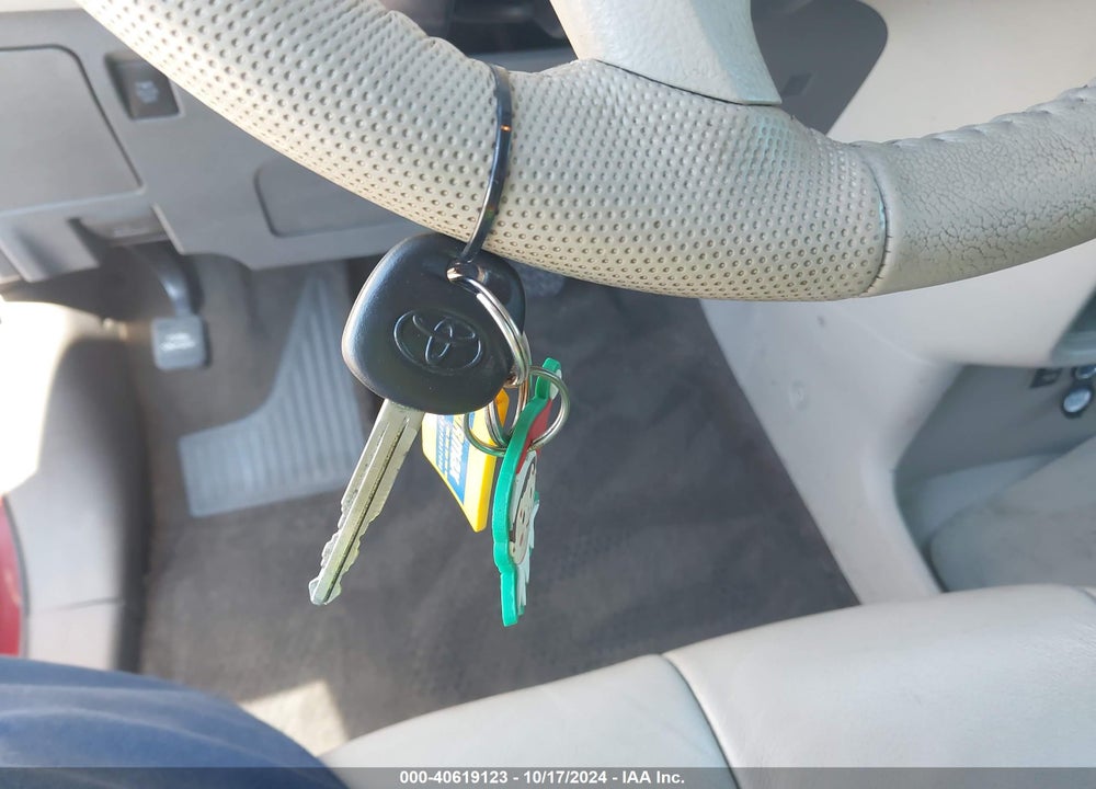 2014 TOYOTA SIENNA XLE V6 8 PASSENGER VIN: 5TDYK3DC4ES438737
