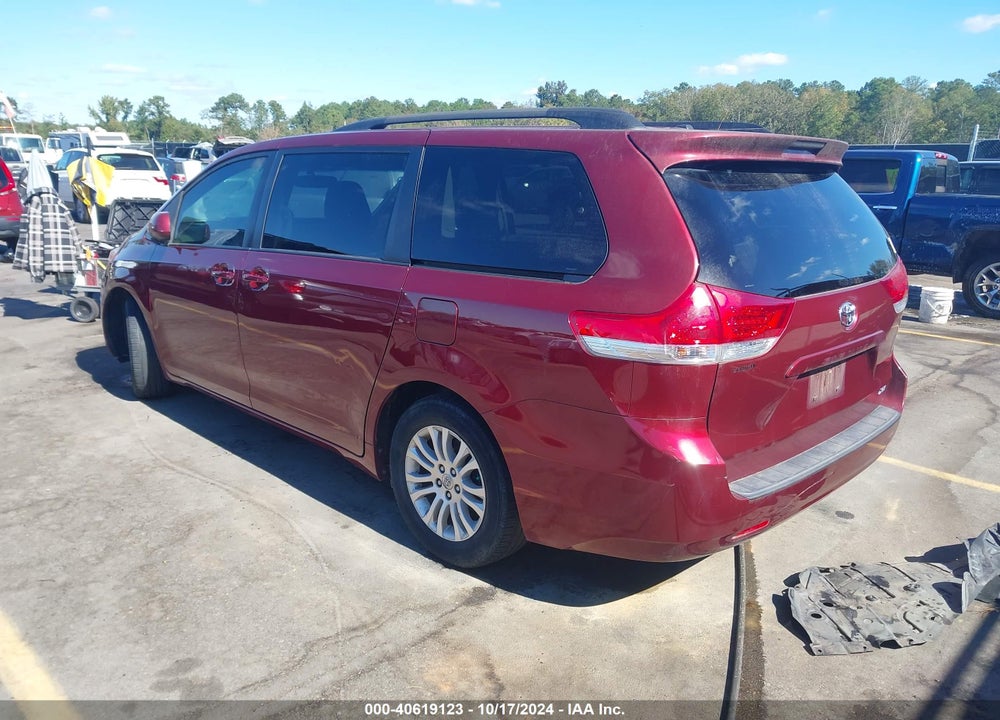 2014 TOYOTA SIENNA XLE V6 8 PASSENGER VIN: 5TDYK3DC4ES438737
