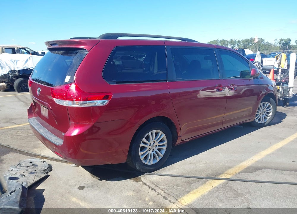 2014 TOYOTA SIENNA XLE V6 8 PASSENGER VIN: 5TDYK3DC4ES438737