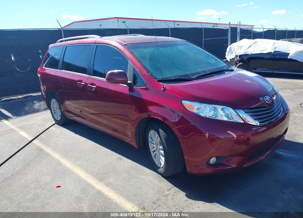 2014 TOYOTA SIENNA XLE V6 8 PASSENGER VIN: 5TDYK3DC4ES438737